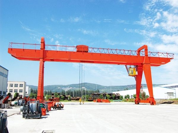 雙主梁吊鉤門(mén)式起重機